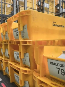 Frankieren und Kuvertieren Postbehälter für Dialogpostversand